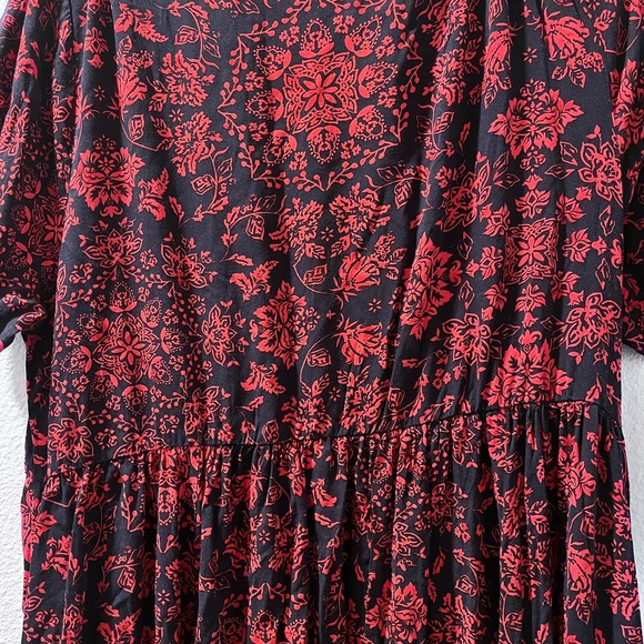 Torrid Red and Navy Blue Floral Dress Size 1 - Picture 6 of 7